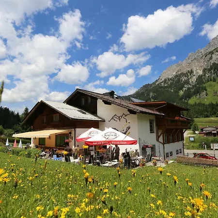 Landgasthof Schuster * Nesselwängle